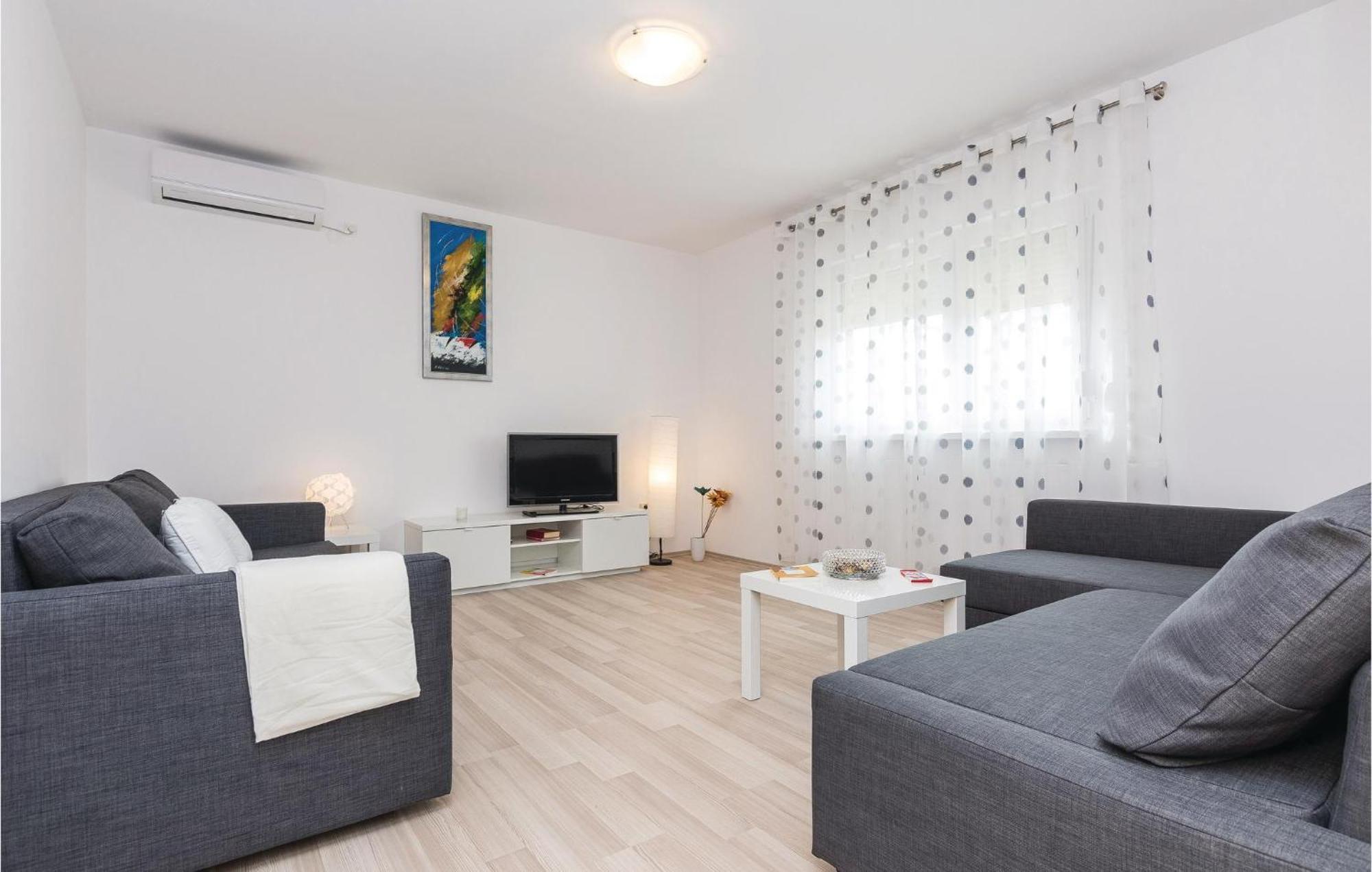 Stunning Home In Zadar With Kitchen Room photo
